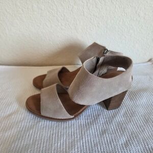 TOMS Majorca Cutout Sandal Taupe Suede Block Heel Peep Toe Womens 7 10009582